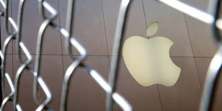 SAN FRANCISCO, CA - JANUARY 27:  The Apple logo is displayed on the exterior of an Apple Store on January 27, 2014 in San Francisco, California.  Apple will report quarterly earnings today after the closing bell.  (Photo by Justin Sullivan/Getty Images)