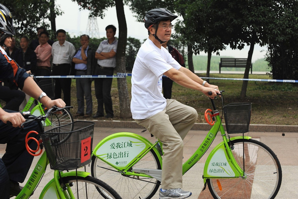 WUHAN, CHINA - SEPTEMBER 23:  (CHINA OUT) U.S. Ambassador to China Gary Locke takes part in a bicycle body-building event during the Hubei Wuhan U.S.A. Week at Jiangtan Park on September 23, 2011 in Wuhan, Hubei Province of China. The Hubei Wuhan U.S.A. Week was jointly sponsored by Embassy of The United State to the People's Republic of China, Hubei Province People's Government and Wuhan Municipal People's Government.  (Photo by VCG via Getty Images)