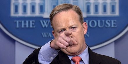 White House press secretary Sean Spicer calls on a reporter during the daily briefing at the White House in Washington, Tuesday, Jan. 31, 2017. Spicer answered questions about the extreme vetting executive order, the upcoming Supreme court announcement, and other topics. (AP Photo/Susan Walsh)