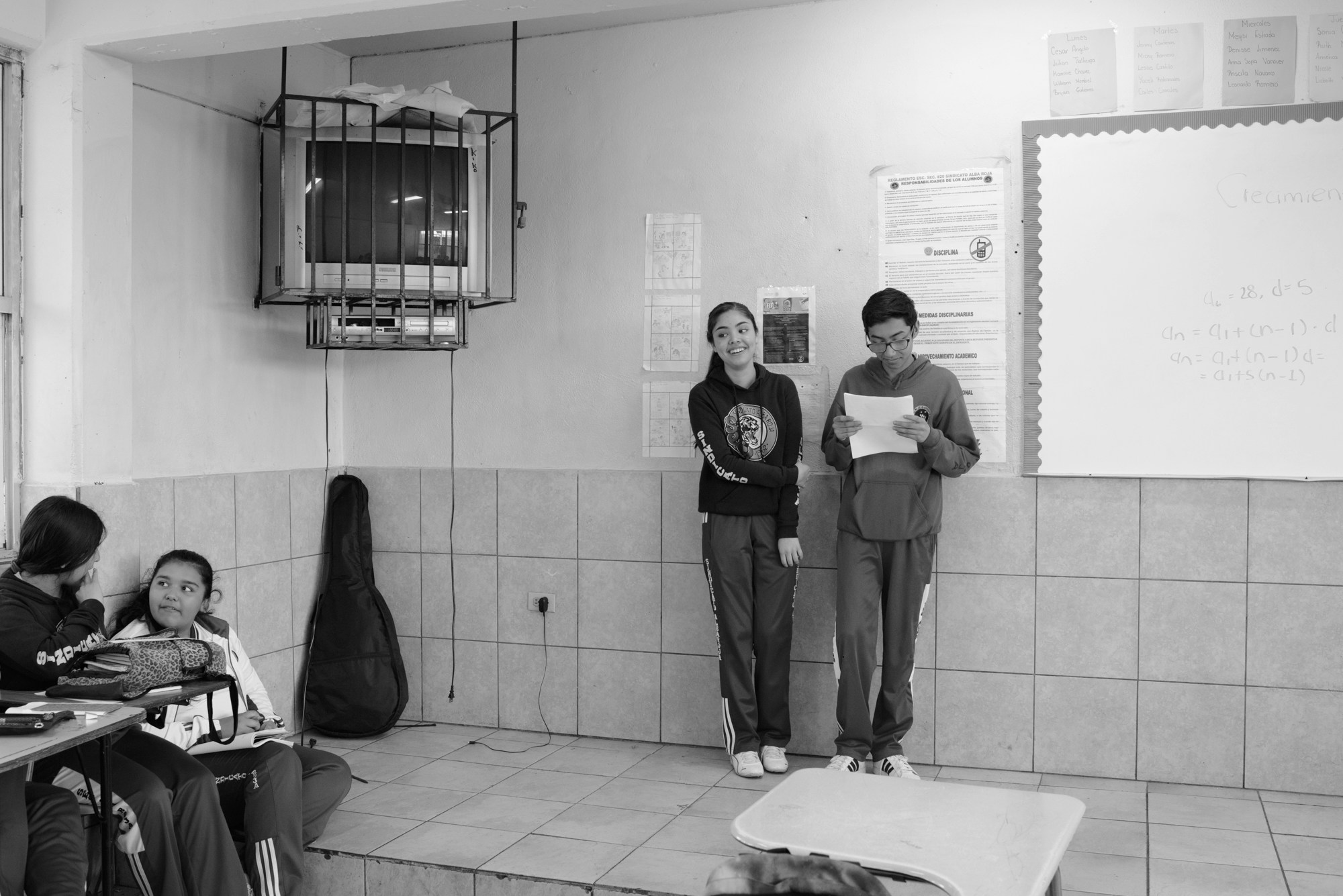Students work on a math problem at Escuela Secundaria Sindicato Alba Roja.