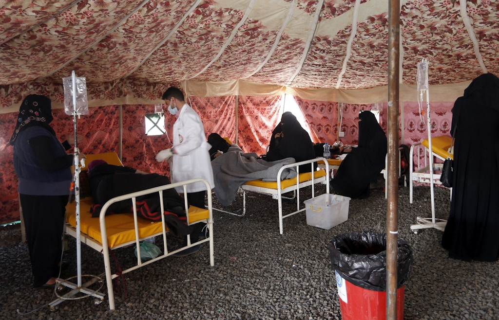 Yemenis suspected of being infected with cholera receive treatment at a makeshift hospital in Sanaa on May 25, 2017.Cholera has killed 315 people in Yemen in under a month, the World Health Organization has said, as another aid organization warned Monday the outbreak could become a "full-blown epidemic". / AFP PHOTO (Photo credit should read /AFP/Getty Images)