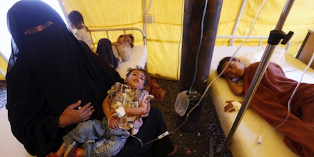 Yemeni children suspected of being infected with cholera receive treatment at a makeshift hospital in Sanaa on June 5, 2017.Yemen is descending into total collapse, its people facing war, famine and a deadly outbreak of cholera, as the world watches, the UN aid chief said. / AFP PHOTO (Photo credit should read /AFP/Getty Images)