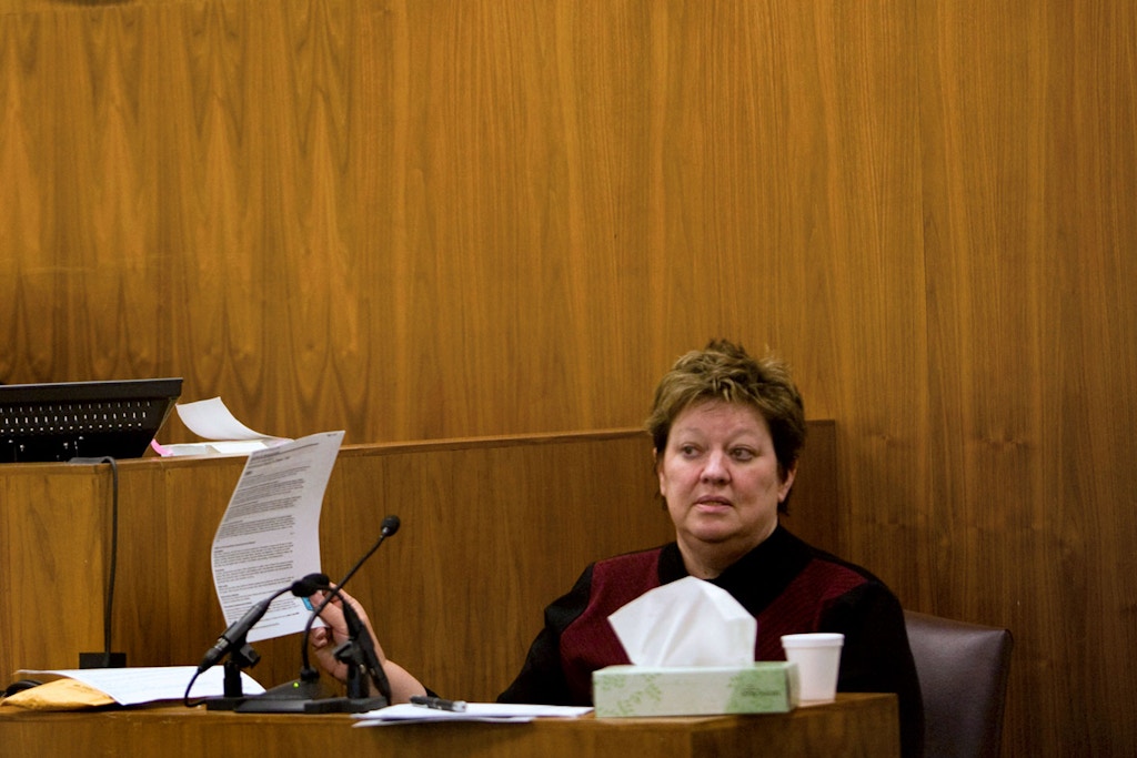 Judge Steven Mauer listens as Dr. Janice Ophoven, testifies at Clackamas County Circuit Court in Oregon City, Ore. on Thursday, July 9, 2009. Carl and Raylene Worthington _ who believe in treating illnesses with faith-healing _ are charged with manslaughter and criminal mistreatment in the March 2008 death of their daughter Ava. (AP Photo/Ross William Hamilton, Pool)