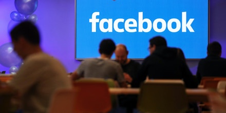 Employees have lunch at the canteen at Facebook's new headquarters, designed by Canadian-born American architect Frank Gehry, at Rathbone Place in central London on December 4, 2017.Social media titan Facebook opened a new office in London on December 4, 2017, that is set to be its biggest engineering hub outside America, the company has announced. / AFP PHOTO / Daniel LEAL-OLIVAS (Photo credit should read DANIEL LEAL-OLIVAS/AFP/Getty Images)