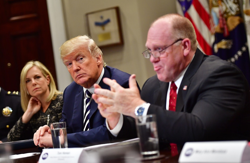 WASHINGTON, DC - MARCH 20:  President Donald Trump (C) holds a law enforcement roundtable on sanctuary cities, in the Roosevelt Room at the White House on March 20, 2018 in Washington, D.C. Trump was joined by Homeland Security Secretary Kirstjen Nielsen (L) and Thomas Homan, acting director of Immigration and Customs Enforcement. (Photo by Kevin Dietsch-Pool/Getty Images)