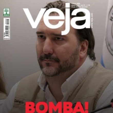 A falsa capa da Veja produzida pelo exército virtual de Bolsonaro.
