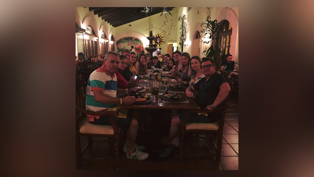 Amigos, em 2016 Brusamarello e Vaccaro levaram suas famílias a Cancún para comemorarem seus respectivos aniversários.