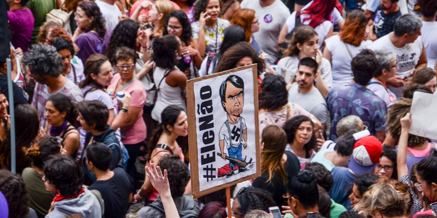 Mulheres realizam protesto contra o candidato a presidencia do Brasil, Jair Bolsonaro (PSL) e usam o termo que viralizou nas redes sociais #EleNao no bairro da CinelÃ¢ndia, centro do Rio de Janeiro neste sÃ¡bado, 29.