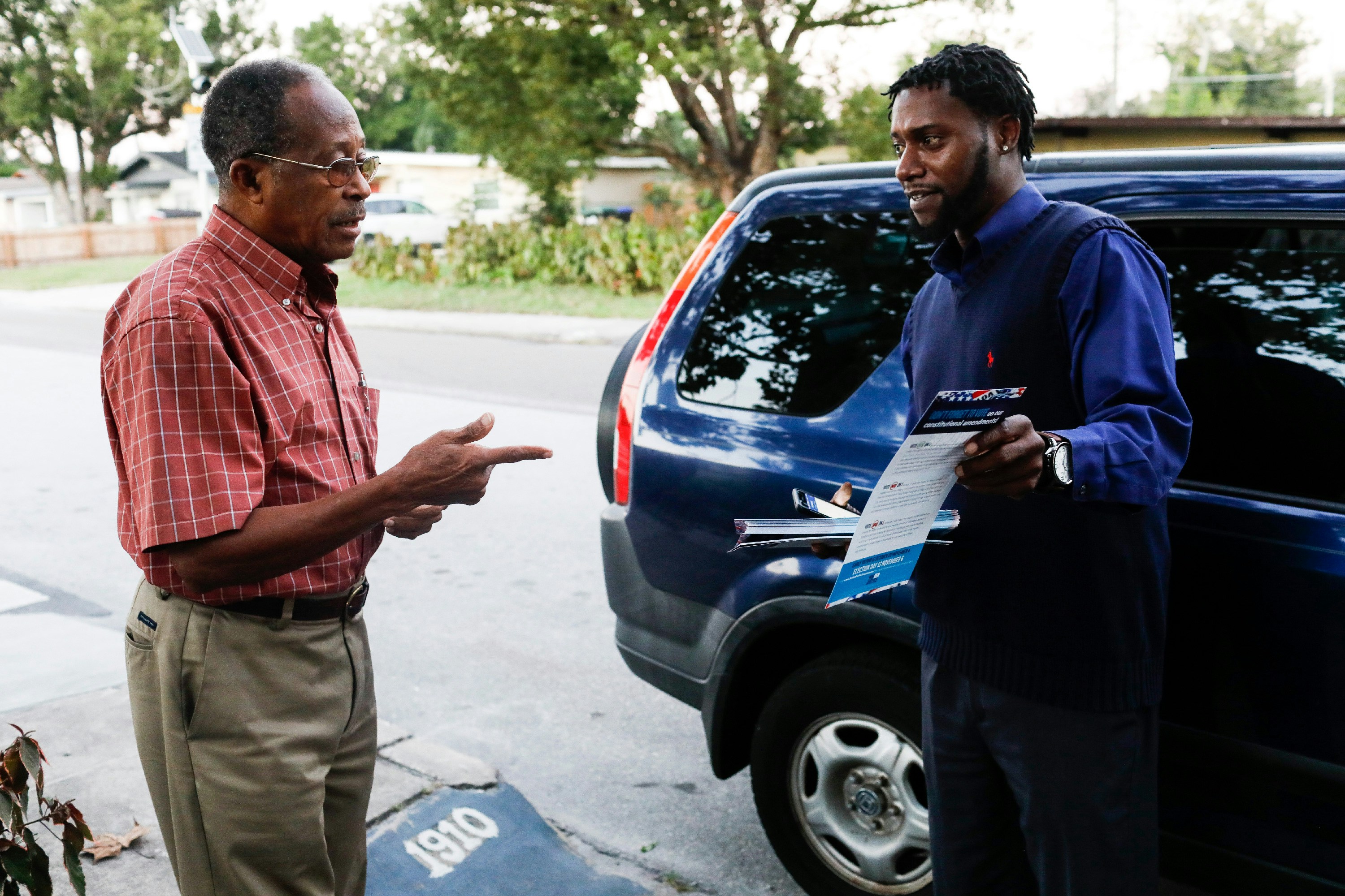 Travis Hailes talks to Mony Dorce about voting while canvassing in Orlando on Monday, October 29, 2018. In the upcoming election on November 6, Floridians will have the opportunity to vote on Amendment 4, which would give people who have been convicted of a felony the restored right to vote. Credit: Eve Edelheit for The Intercept