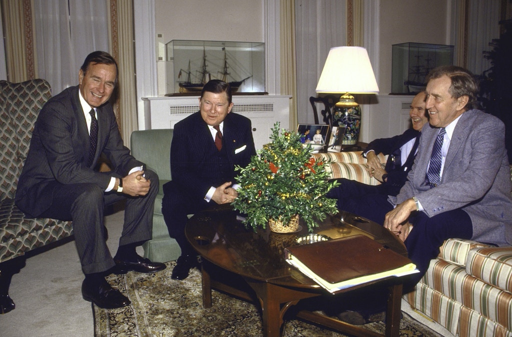 US Vice President George H. W. Bush talking with Tower Commission members who are investigating Iran-Contra affair at the White House.  (Photo by Dirck Halstead/The LIFE Images Collection/Getty Images)