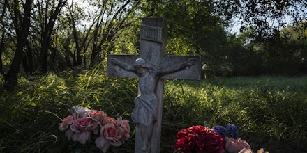 A grave at the Eli Jackson Cemetery in San Juan, Tex. on Nov. 6, 2018. The new proposed wall would leave this property on the south side of it.Photo: Verónica G. Cárdenas for The Intercept