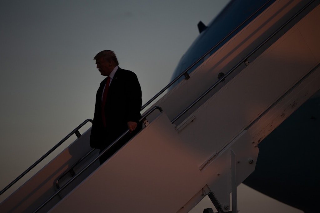 US President Donald Trump disembarks from Air Force One upon arrival at Southwest Florida International Airport in Fort Myers, Florida, on October 31, 2018, as he travels for a campaign rally. (Photo by SAUL LOEB / AFP)        (Photo credit should read SAUL LOEB/AFP/Getty Images)