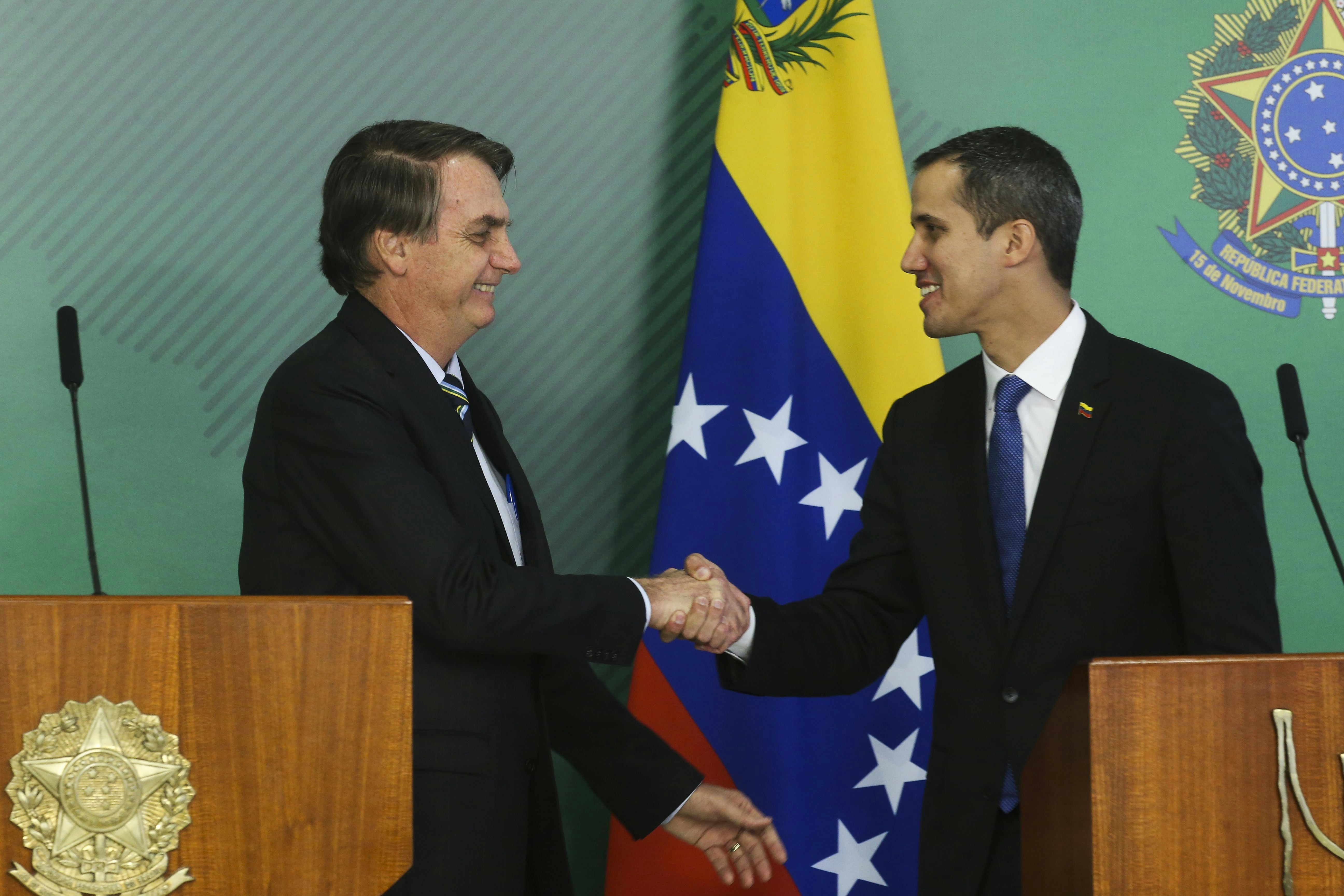 O presidente Jair Bolsonaro durante encontro com o autoproclamado presidente interino da Venezuela, Juan Guaidó, no Palácio do Planalto.