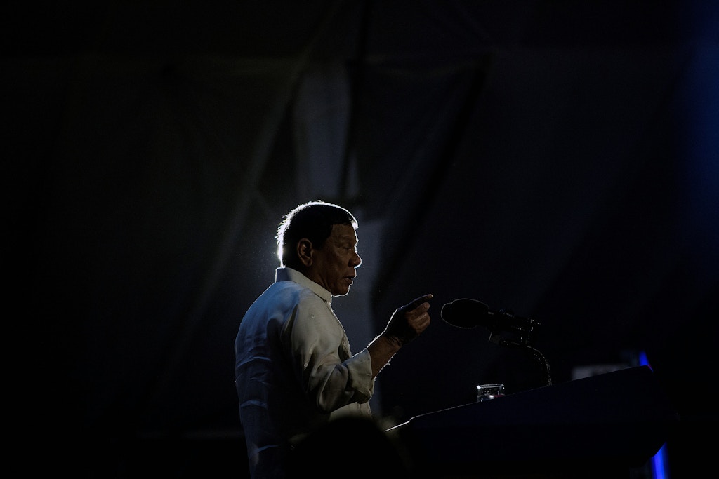 O presidente das Filipinas, Rodrigo Duterte, faz um discurso durante o evento do "Dia das Mulheres de Digong" ("Digong" é o apelido popular de Duterte), em 31 de março de 2017.