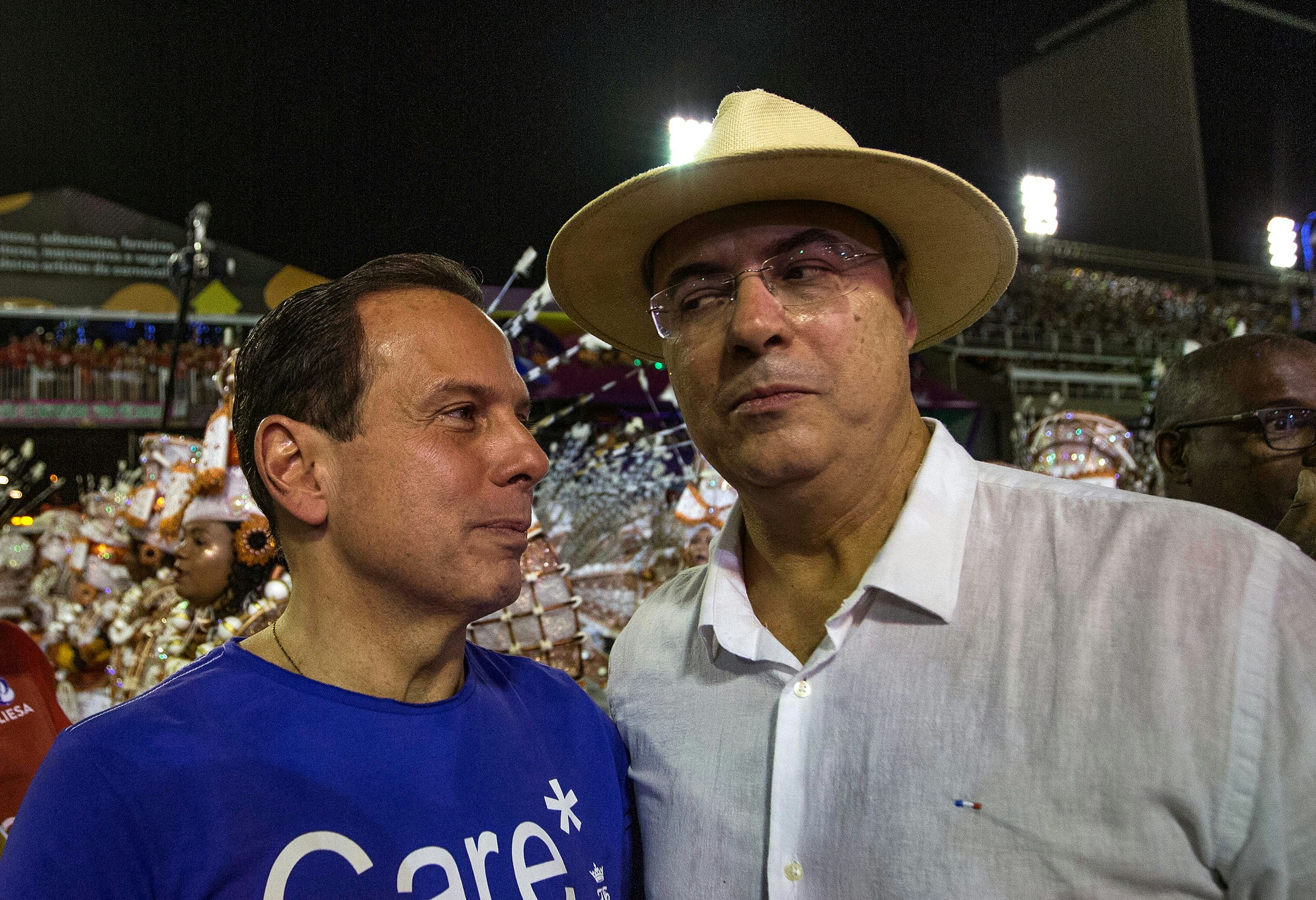 Os governadores João Doria (São Paulo) e Wilson Witzel (Rio de Janeiro) conversam em camarote da Sapucaí durante os desfiles das escolas de samba do Carnaval carioca.