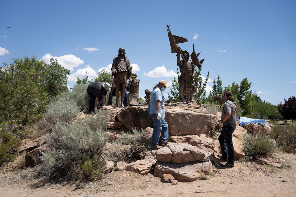 Workers for the City of Albuquerque remove a sculpture of Spanish conquistador Juan de Onate on June 16, 2020 in Albuquerque, New Mexico. - A man was shot on June 15 as a heavily armed militia group attempted to defend the statue from US protestors in New Mexico, officials and media reports said. Albuquerque city protesters were demanding the removal of the statue of the state's 16th-century governor, Spanish conquistador Juan de Onate, according to local media. Pueblo and Chicano leaders have been trying for decades to have the statue removed. (Photo by Paul Ratje / AFP) (Photo by PAUL RATJE/AFP via Getty Images)
