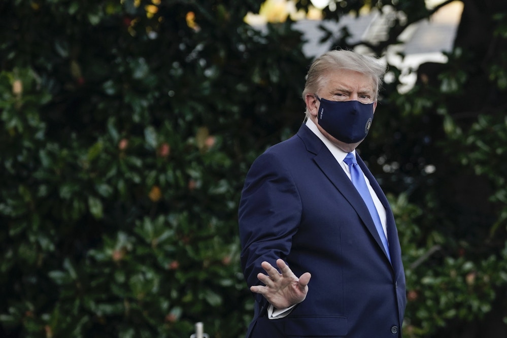 WASHINGTON, DC - OCTOBER 02: U.S. President Donald Trump leaves the White House for Walter Reed National Military Medical Center on the South Lawn of the White House on October 2, 2020 in Washington, DC. President Donald Trump and First Lady Melania Trump have both tested positive for coronavirus. (Photo by Drew Angerer/Getty Images)
