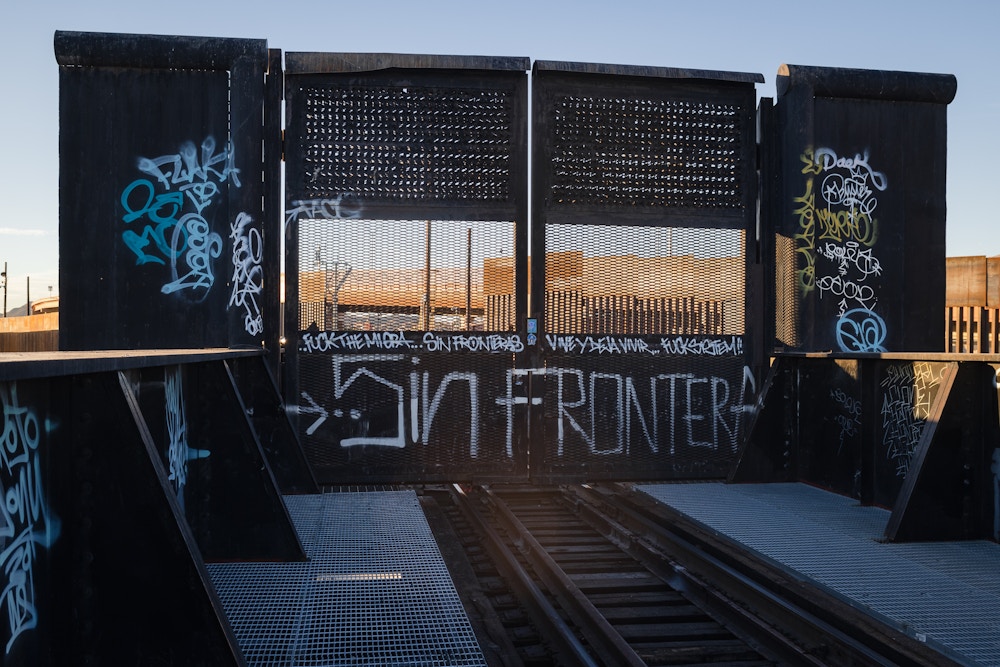 Sin Frontera spray painted on the railroad bridge between El Paso, Texas and Ciudad Juárez, Mexico. October 29, 2020.