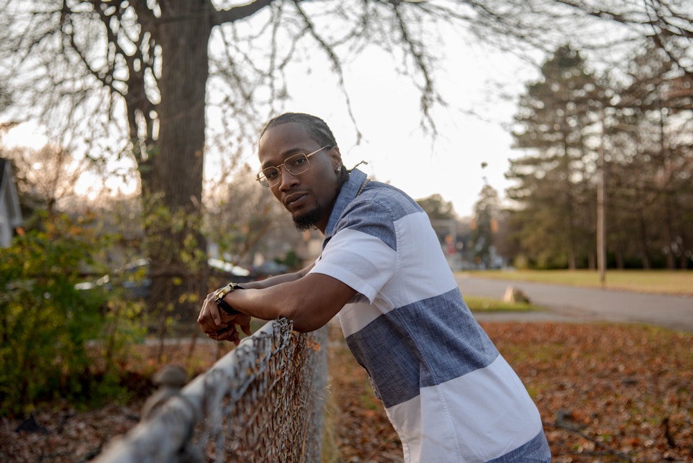 Shemoi Edwards outside of his home in Flint, MI, Friday, Nov. 20, 2020. (Cydni Elledge for The Intercept)