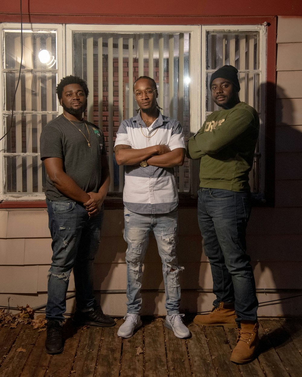Siblings Brandon Mills, 21, Shemoi Edwards, 30, and Nickoy Edwards 27 in Flint, MI, Friday, Nov. 20, 2020. (Cydni Elledge for The Intercept)