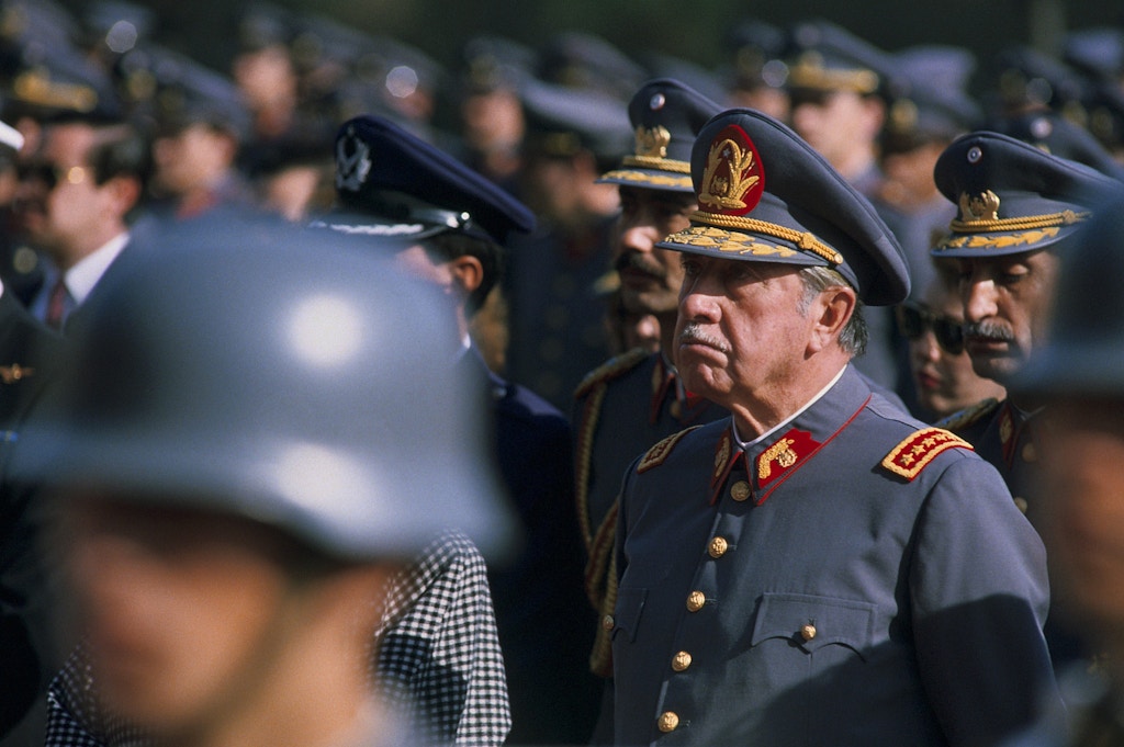 CHILE - SEPTEMBER 10:  Burial of 4 guards killed in failed assassination attempt on Augusto Pinochet On September 10th, 1986 In Santiago,Chile  (Photo by Alexis DUCLOS/Gamma-Rapho via Getty Images)