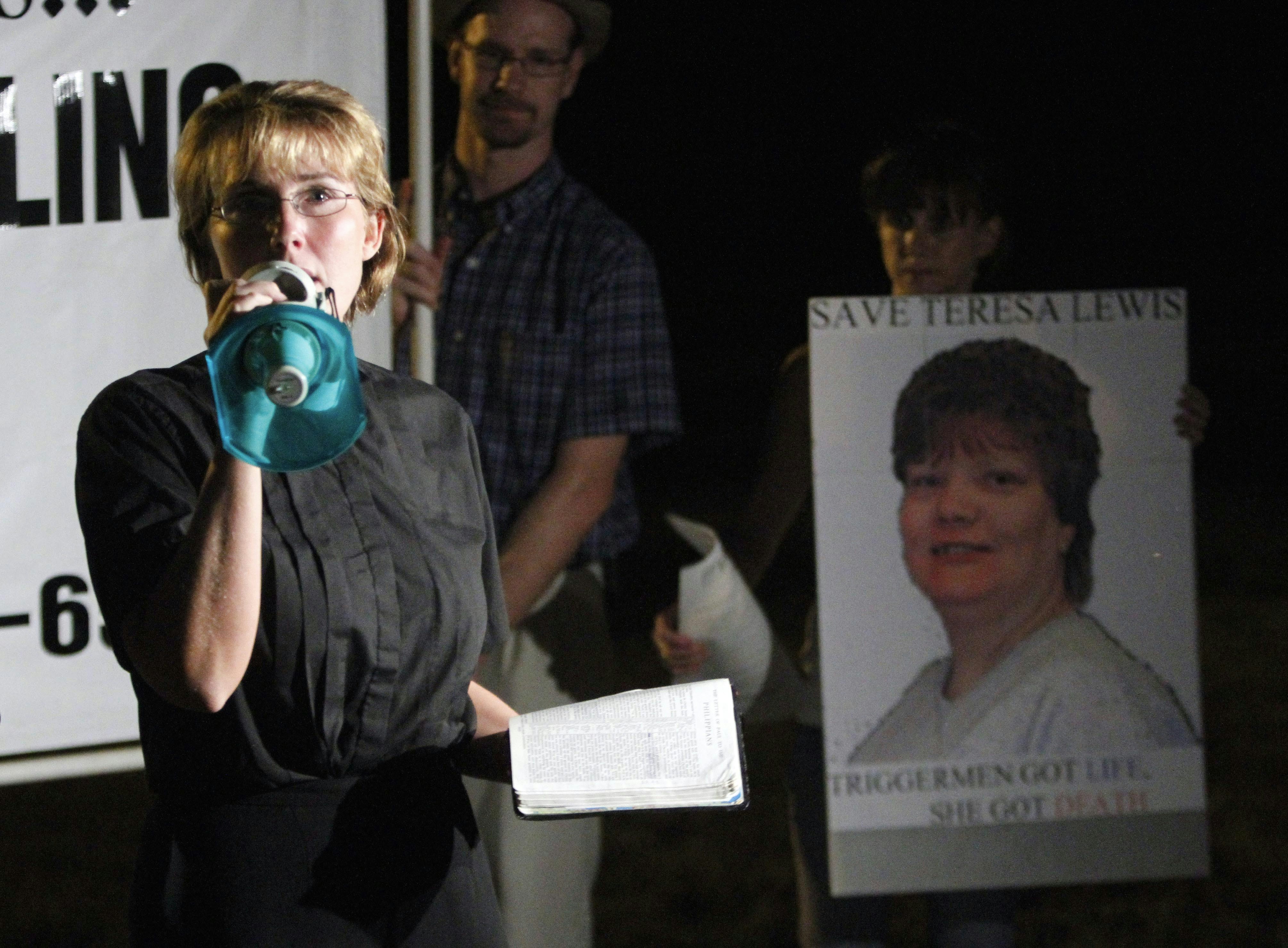 Death penalty protestor and former Fluvanna womens prison chaplain, Rev. Lynn Litchfield, reads a passage from the bible outside the Greensville Correctional Center in Jarratt, Va., on Sept. 23, 2010.