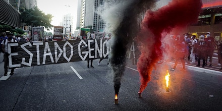 SAO PAULO, BRAZIL - MAY 29: Demonstrators gather during a protest against the government's Covid-19 response, on Avenida Paulista in Sao Paulo, Brazil, on Saturday, May 29, 2021. The severity of Covid in Brazil, with 16 million cases and 450,000 lives lost, has often been attributed to the administration of President Jair Bolsonaro, who still wades unvaccinated and maskless into crowds. (Photo by Cristina Szucinski/Anadolu Agency via Getty Images)