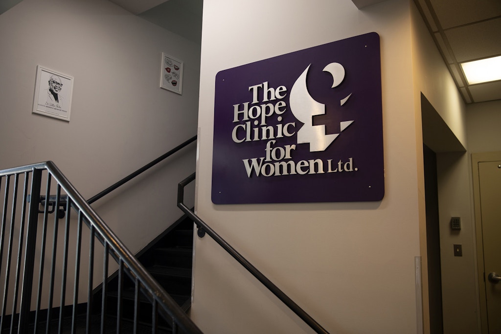 Uma placa para a Clínica Hope para Mulheres em Granite City, Illinois, em junho de 2019.