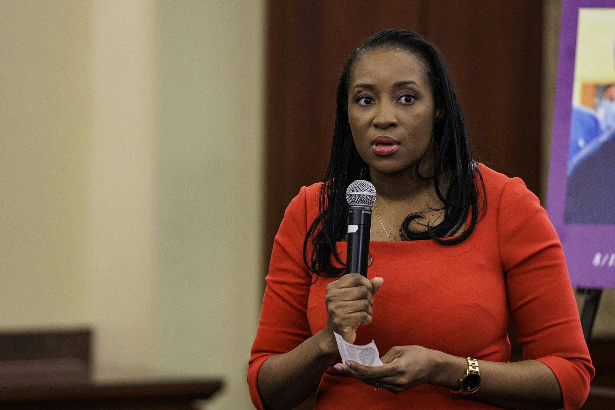 Patrice Onwuka, diretora do Centro de Oportunidades Econômicas do Fórum de Mulheres Independentes, fala durante um evento organizado pelos Republicanos do Congresso em 1º de março de 2022, em Washington, D.C.
