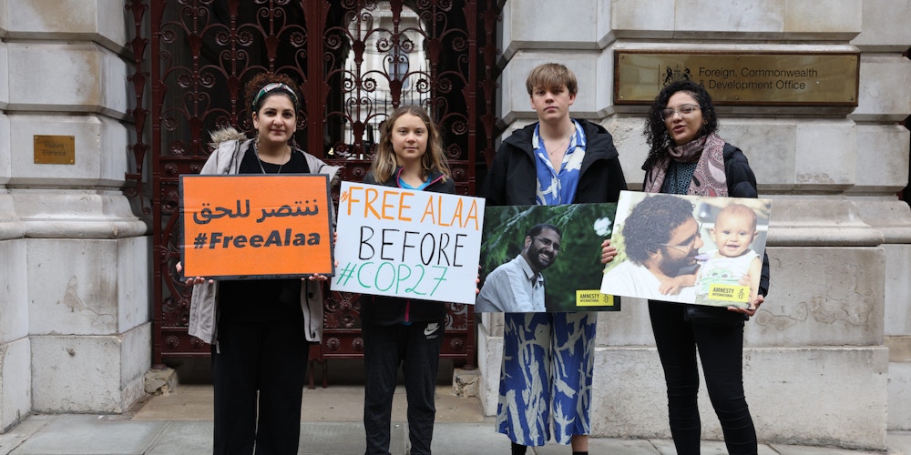 LONDON, ENGLAND - OCTOBER 30: (L-R) Mona Seif, sister of Alaa Abd El Fattah, climate activists Greta Thunberg and Andreas Magnusson, and Sanaa Seif, sister of Abd El Fattah, pose for a photograph during at sit-in for jailed British-Egyptian activist Alaa Abd El Fattah on October 30, 2022 in London, England. Alaa Abd El Fattah, a British-Egyptian blogger and activist, has been on hunger strike in an Egyptian prison for six months. His sister, Sanaa Seif, has been staging a sit-in outside the Foreign and Commonwealth Development Office in an effort to force the British government to intervene. (Photo by Hollie Adams/Getty Images)